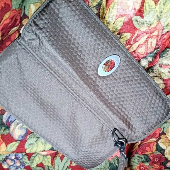 Smooth, Bubble Pattern Wristlet Clutch - Picture 12 of 16